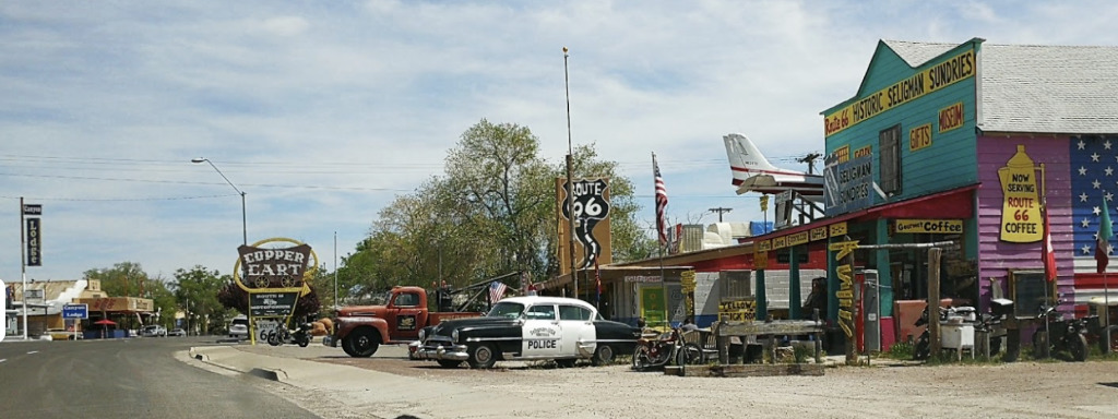 Looking east on Route 66 ... Historic Seligman Sundries to The Copper Cart sign and Motoporium 