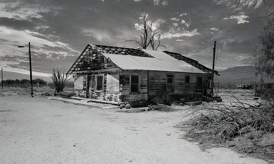 Abandoned building in Essex, California, on Route 66