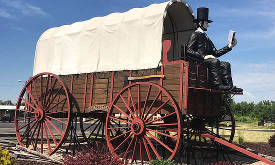 Railsplitter Covered Wagon in Lincoln, Illinois