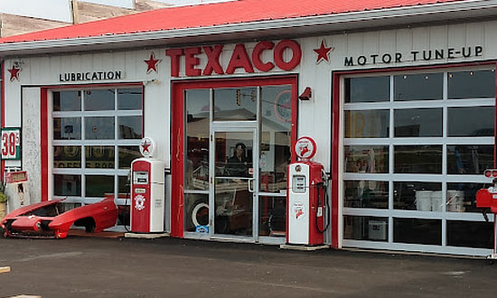 Replica Texaco station at Motorheads Bar, Grill and Museum in Springfield, Illinois