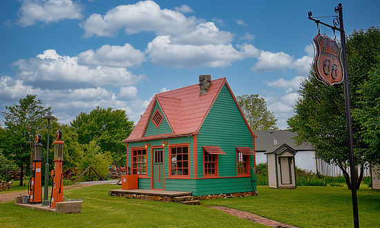 Phillips 66 Service Station, Red Oak II, northeast of Carthage, Missouri