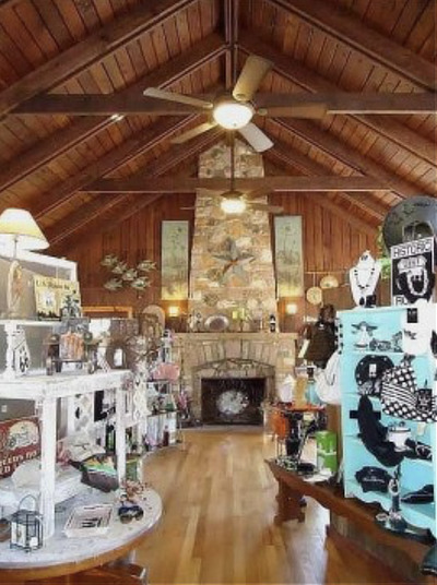 Connie's Shoppe at the Wagon Wheel Motel in Cuba, Missouri on Route 66