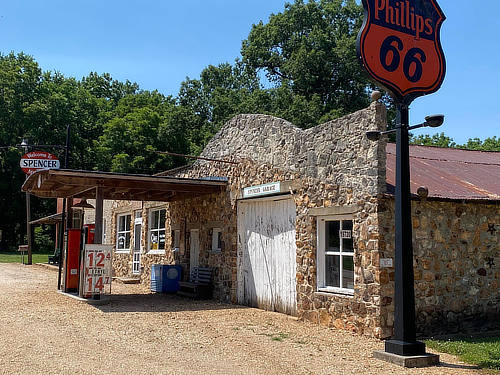 Spencer, Missouri Phillips 66 Service Station ... on an original alignment of Route 66