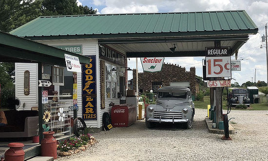 Gay Parita Sinclair Filling Station near Halltown, Missouri, 25 miles west of Springfield