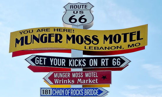 Directional sign at the Munger Moss Motel in Lebanon, Missouri