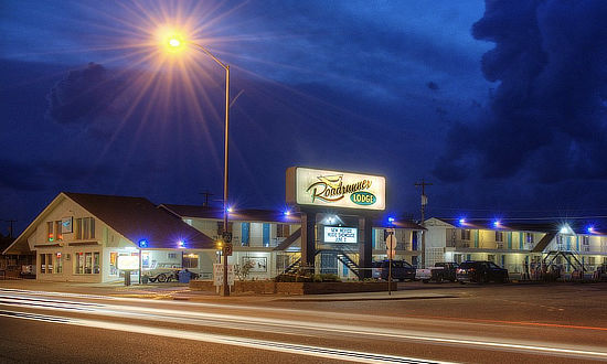 Roadrunner Lodge Motel in Tucumcari, New Mexico, at night