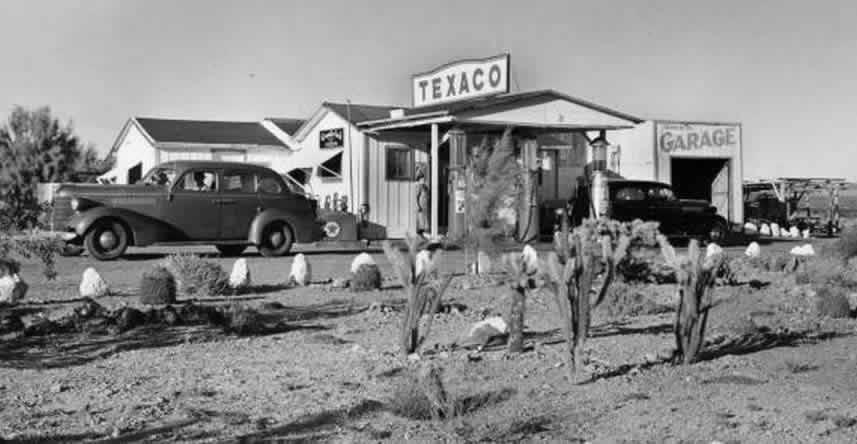 Siberia Texaco service station and post office in Ludlow, California