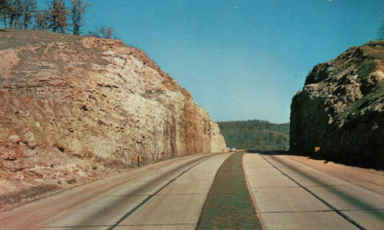 Vintage postcard view of Hooker Cut on Route 66 near Waynesville and Devils Elbow in Missouri